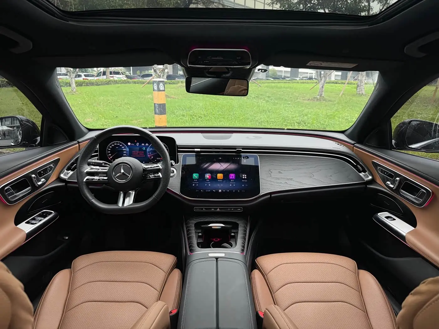 Mercedes-Benz E-Class 2024 — Photo 17/20