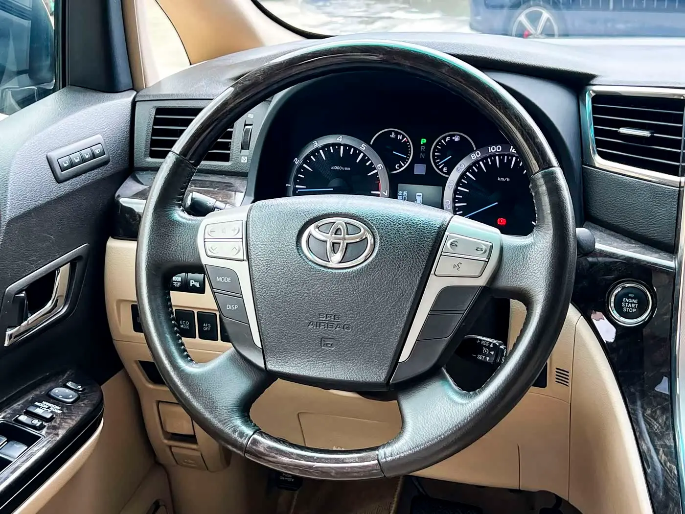 Toyota Alphard 2014 — Photo 11/13