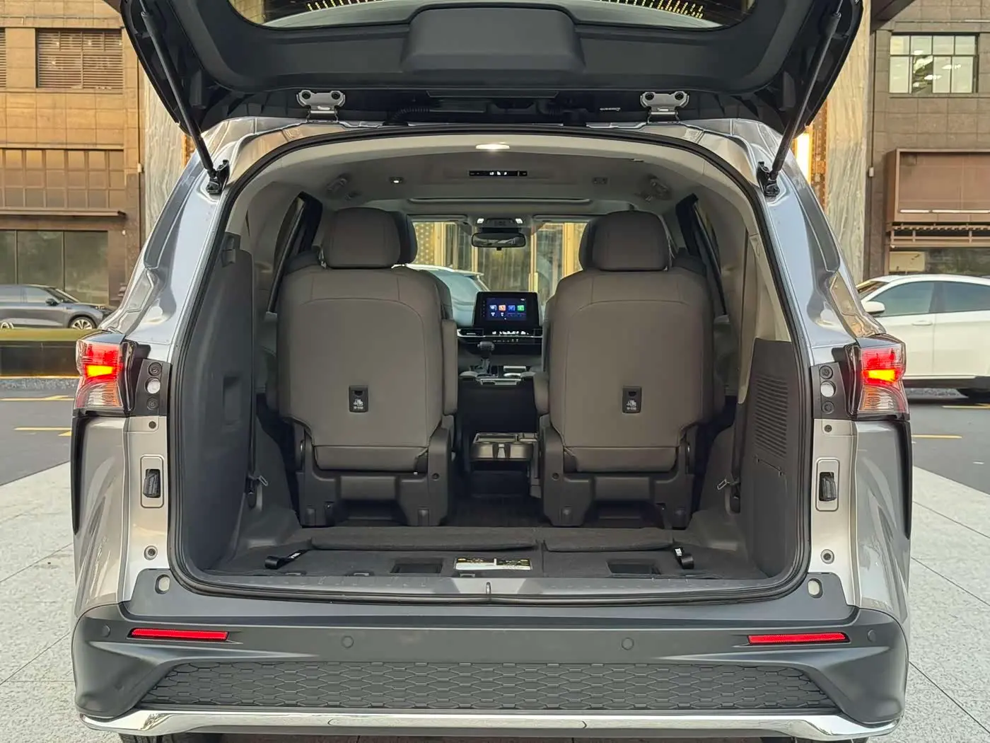 Toyota Granvia 2024 — Photo 16/20