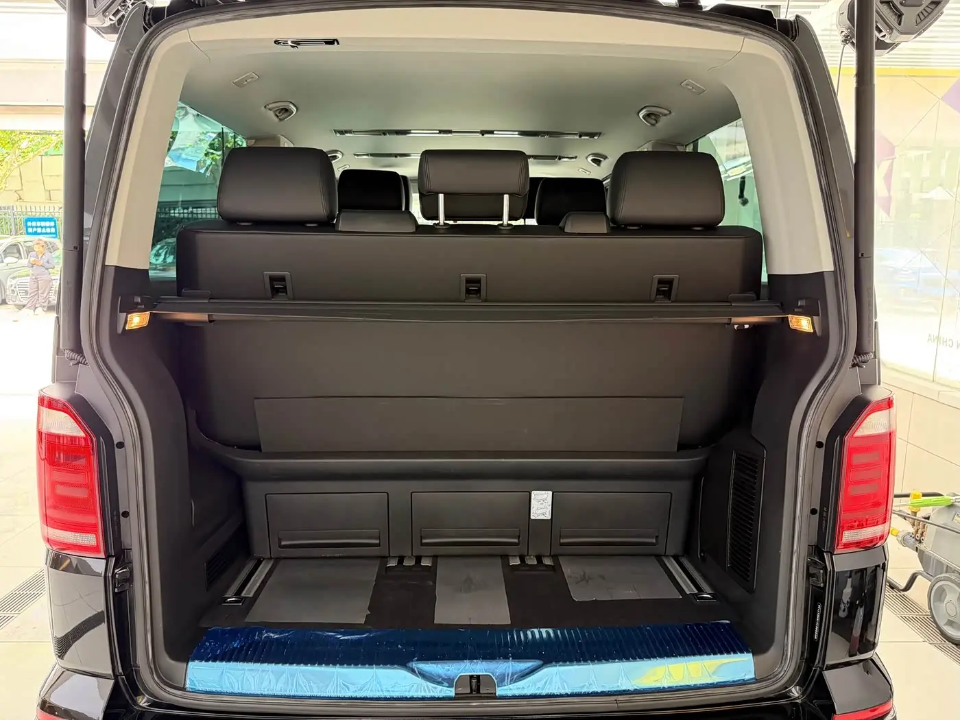 Volkswagen Multivan 2019 — Photo 17/17