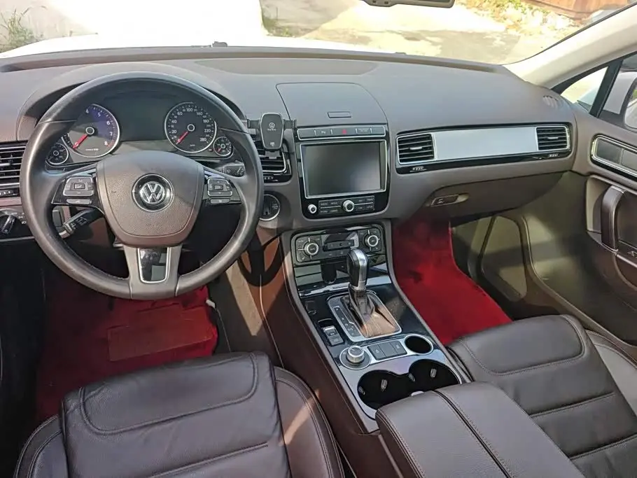 Volkswagen Touareg 2016 — Photo 12/16