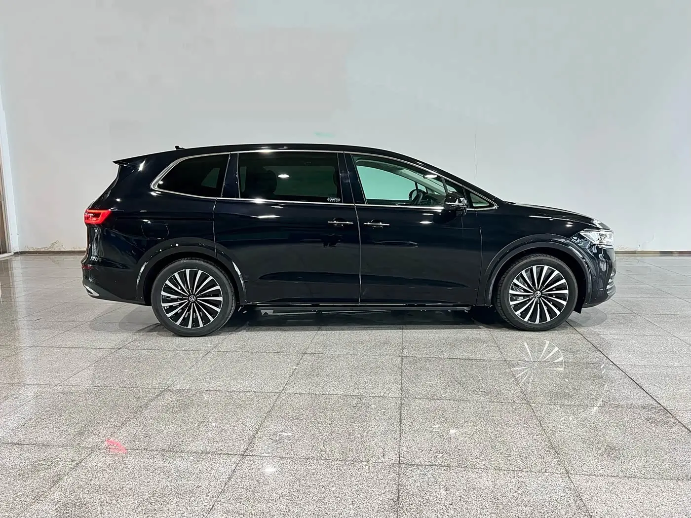 Volkswagen Viloran 2025 — Photo 3/20