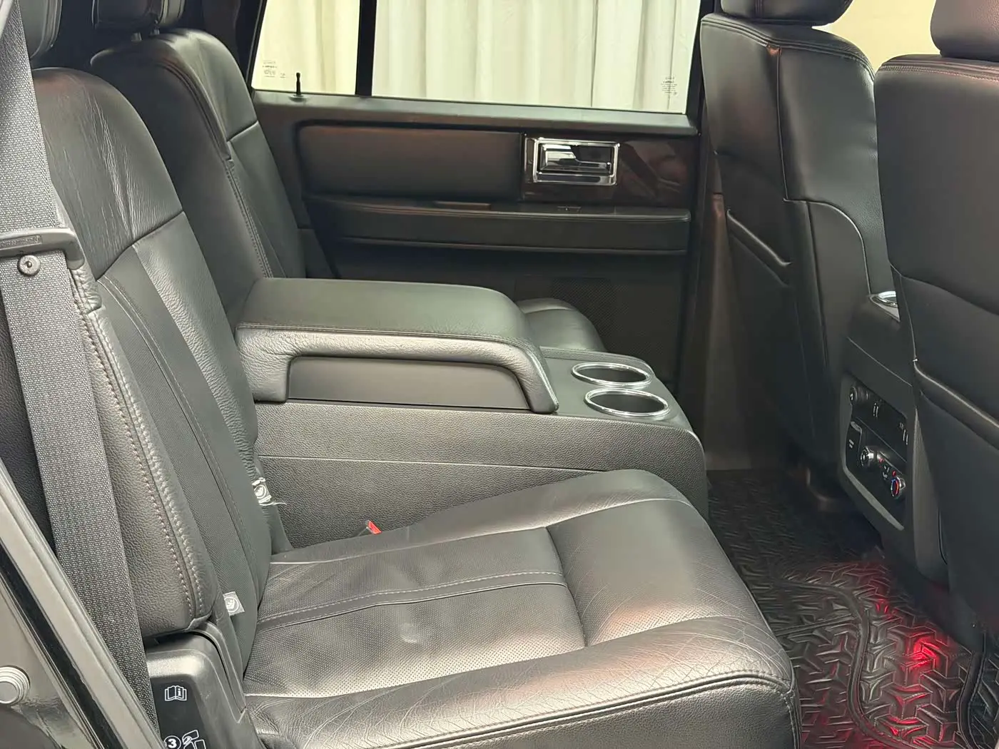 Lincoln Navigator 2017 — Photo 15/20