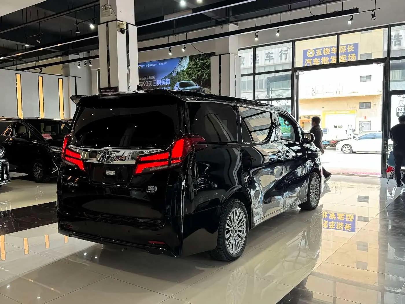 Toyota Alphard 2020 — Photo 9/9