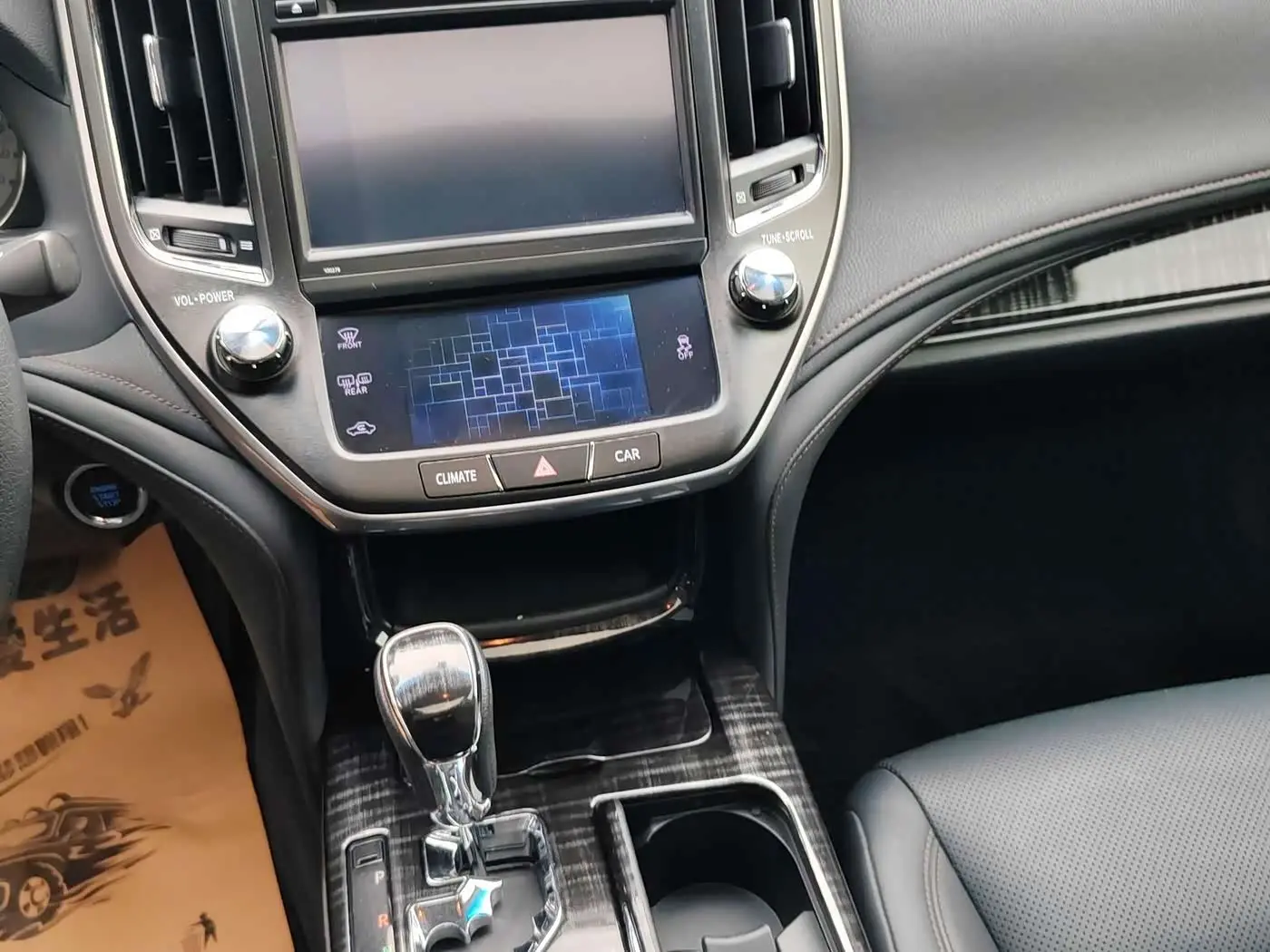 Toyota Crown 2015 — Фото 8/13