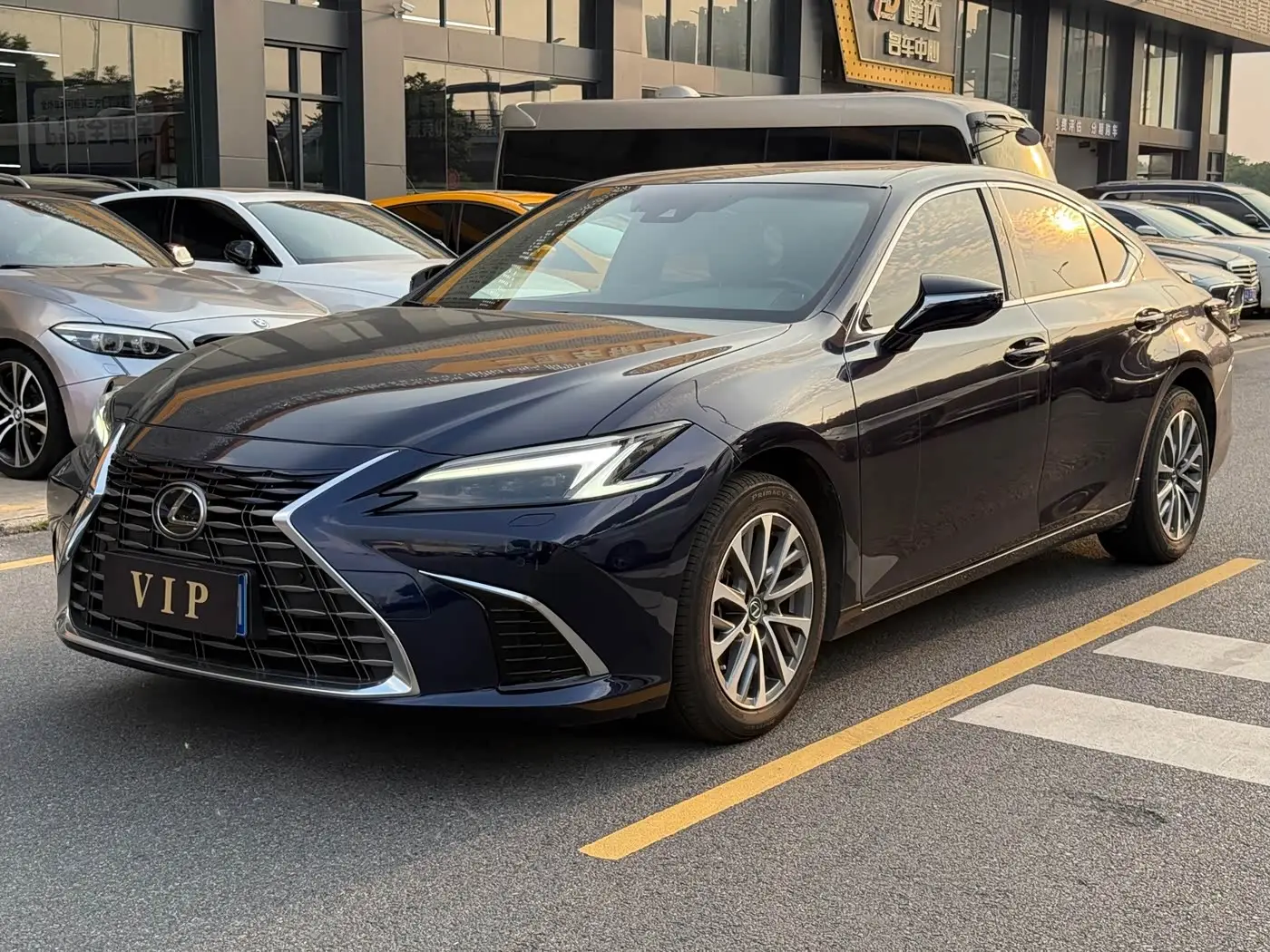 Lexus ES, 2025