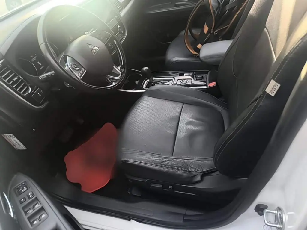 Mitsubishi Outlander 2019 — Photo 15/20