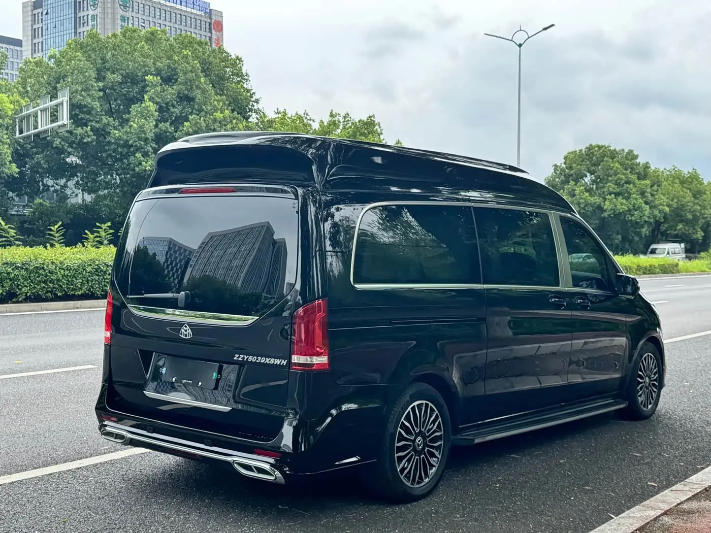 Mercedes-Benz V-Class 2022 — Photo 6/11