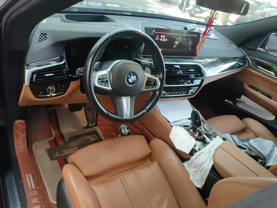 BMW 6 Series GT 2022 — Photo 12/16