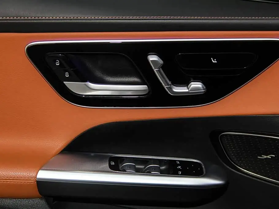 Mercedes-Benz GLC 2023 — Photo 13/20