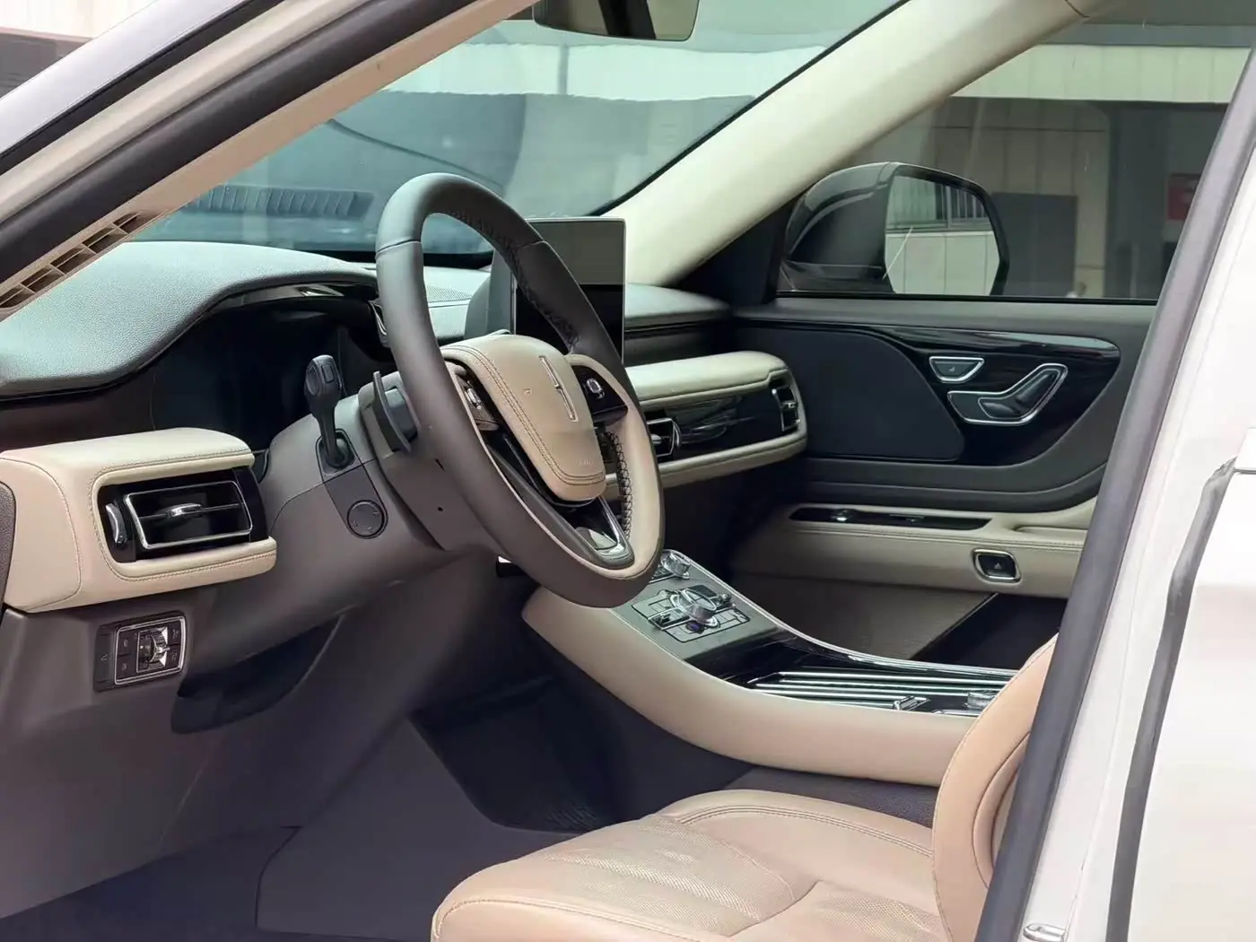 Lincoln Aviator 2019 — Photo 4/9