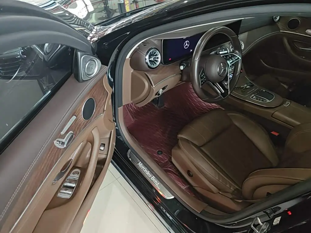 Mercedes-Benz E-Class 2022 — Photo 16/20