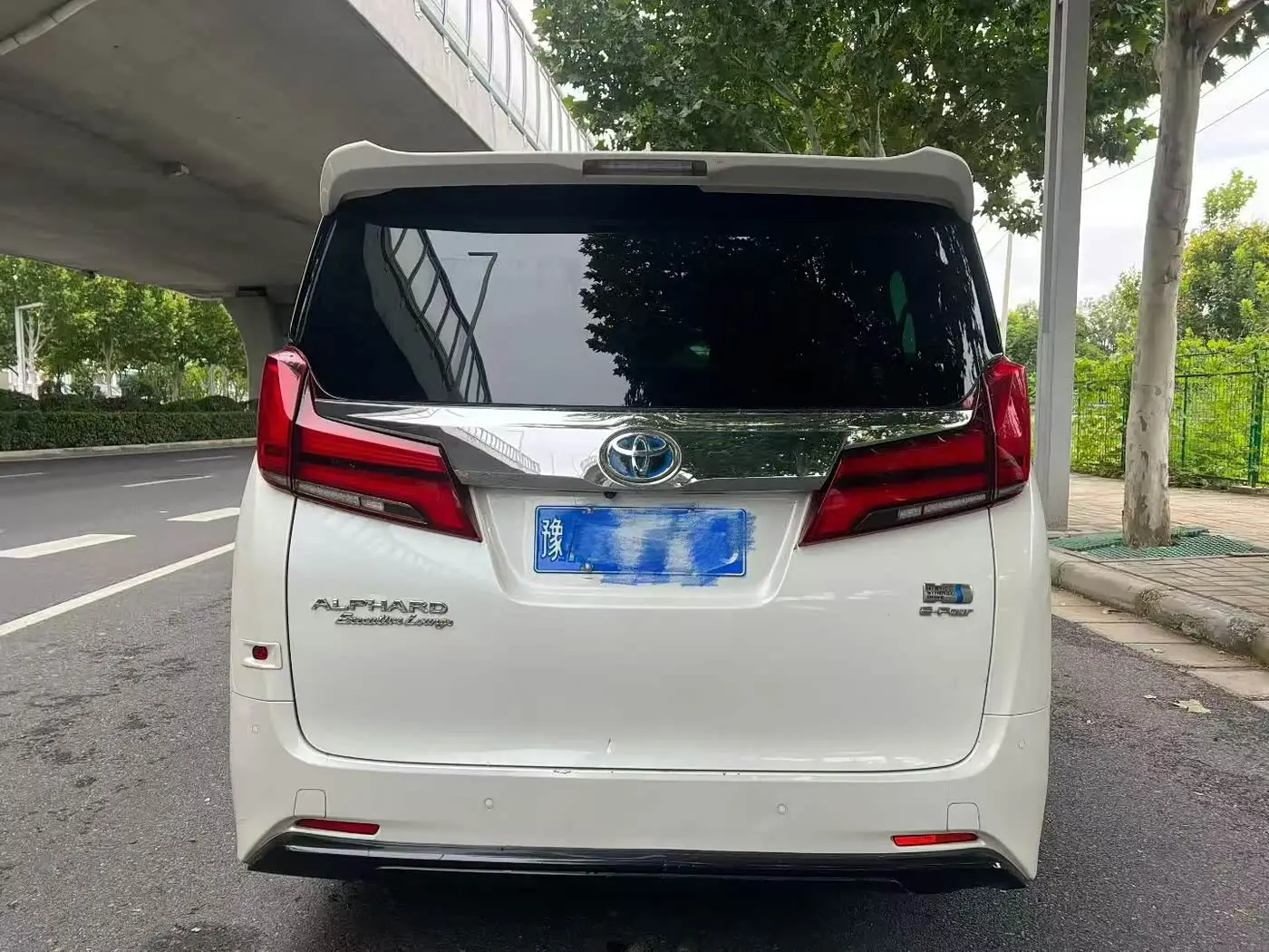 Toyota Alphard 2022 — Photo 8/9