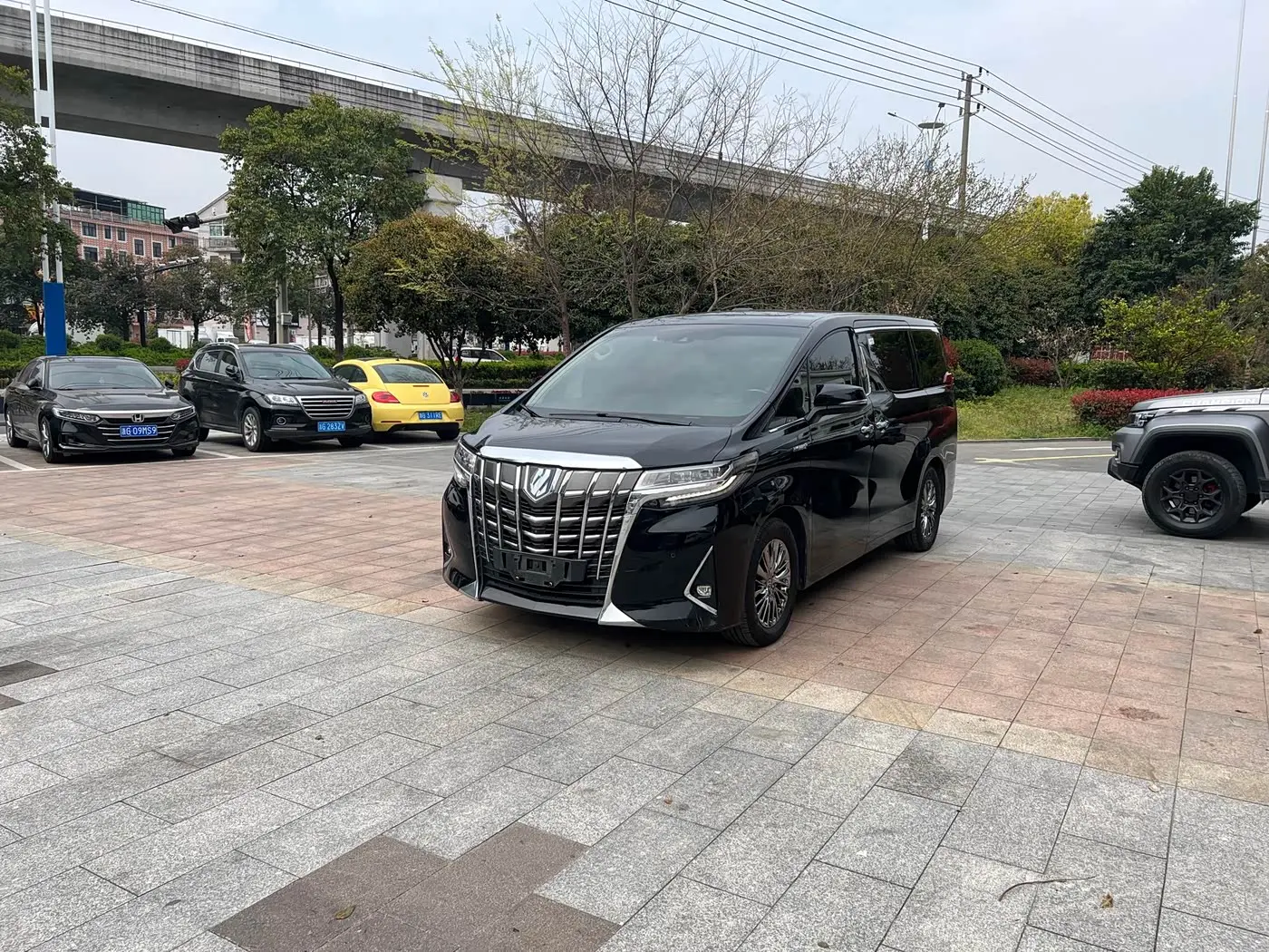 Toyota Alphard 2020 — Photo 1/20
