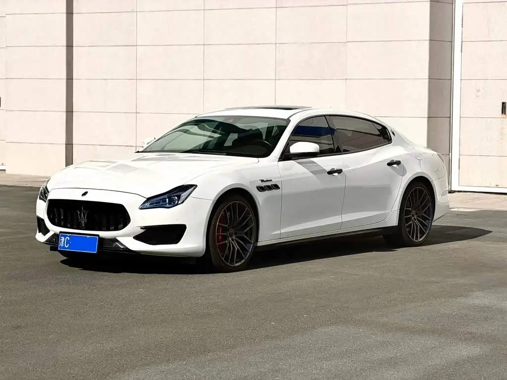 Maserati Quattroporte 2019 — Фото 1/9