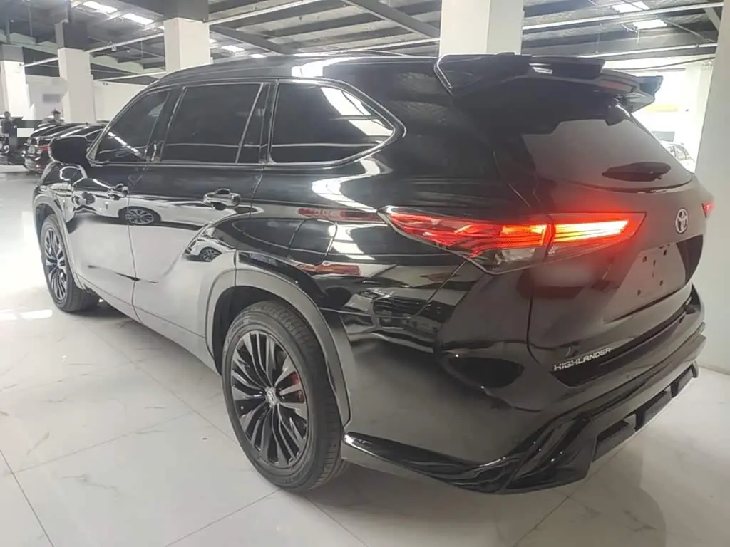 Toyota Highlander 2023 — Фото 5/20