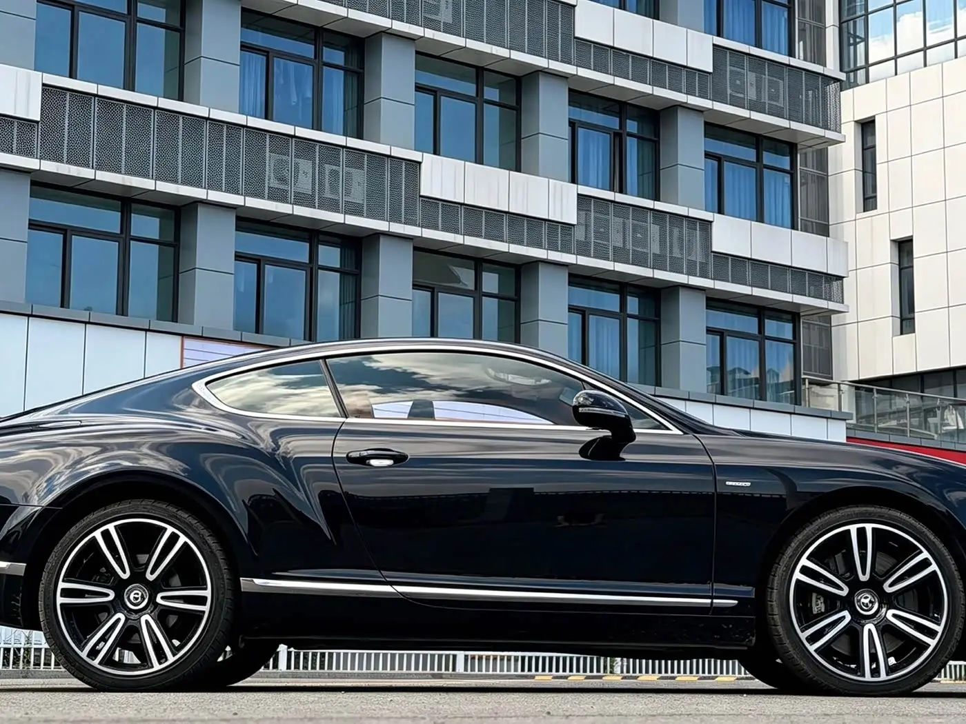 Bentley Continental 2013 — Şəkil 6/9
