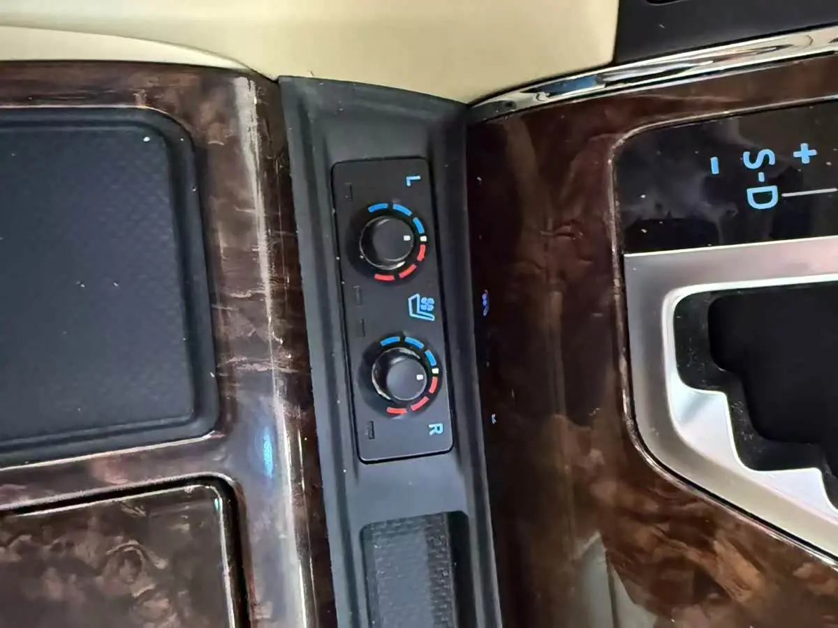 Toyota Alphard 2019 — Photo 15/17