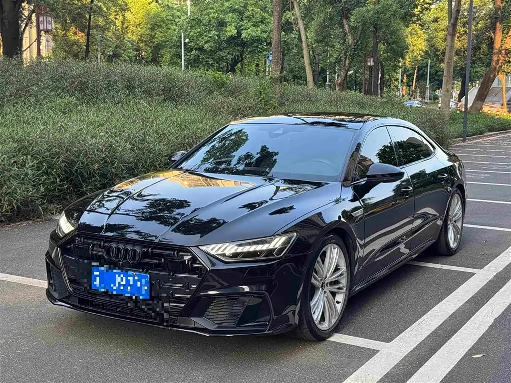 Audi A7L 2022 — Фото 1/10