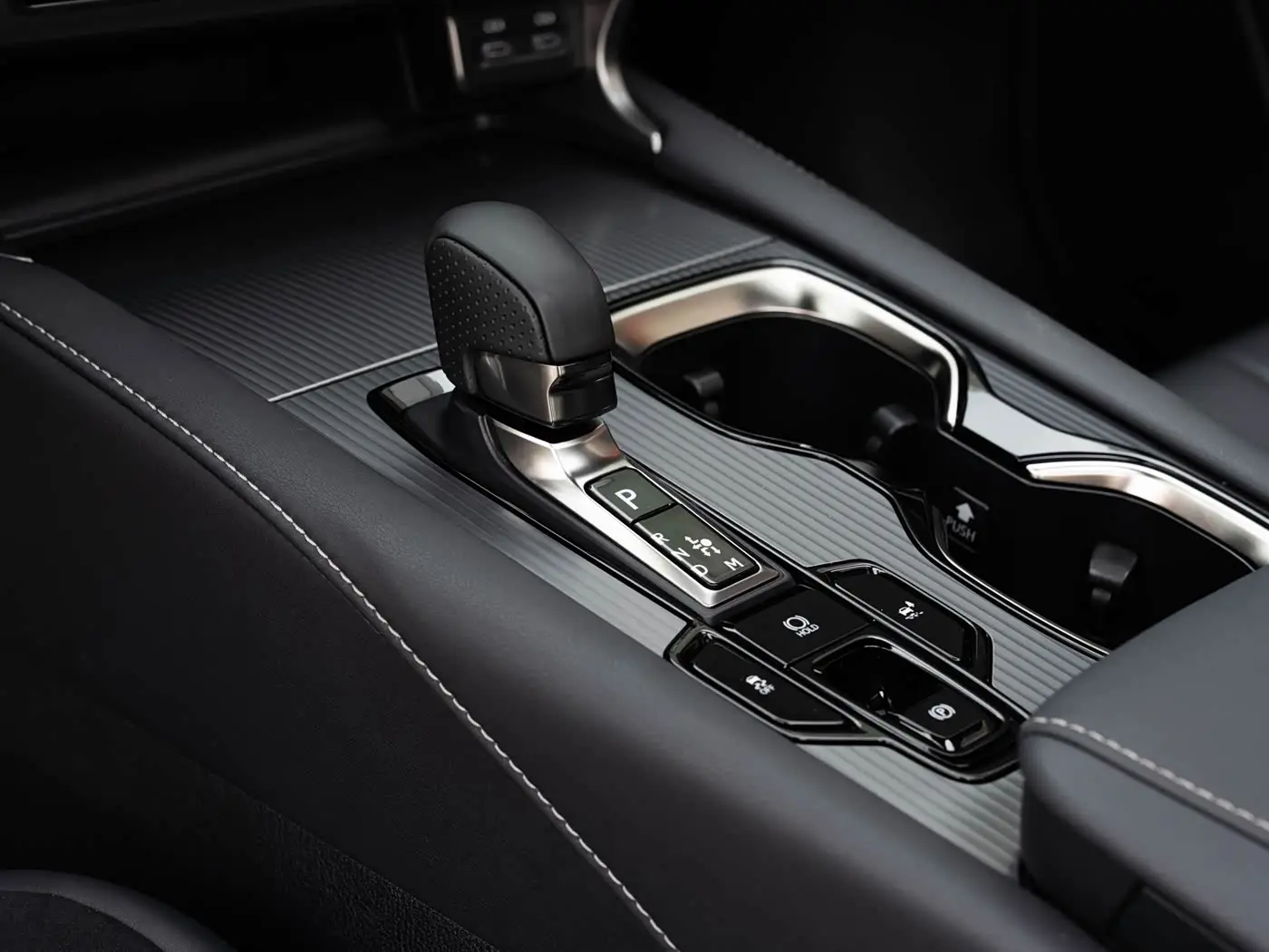 Lexus RX 2023 — Photo 15/20