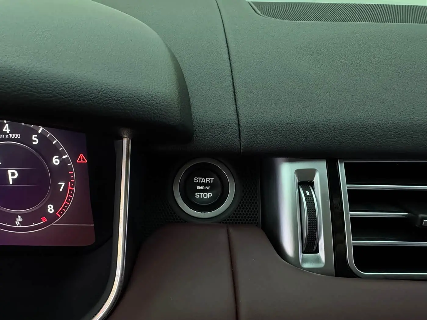 Land Rover Range Rover Sport 2018 — Фото 19/20