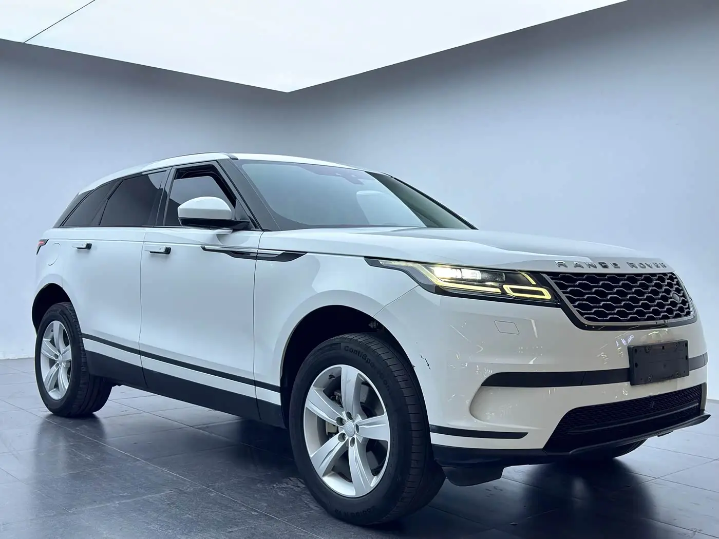 Land Rover Range Rover Velar 2018 — Фото 3/17