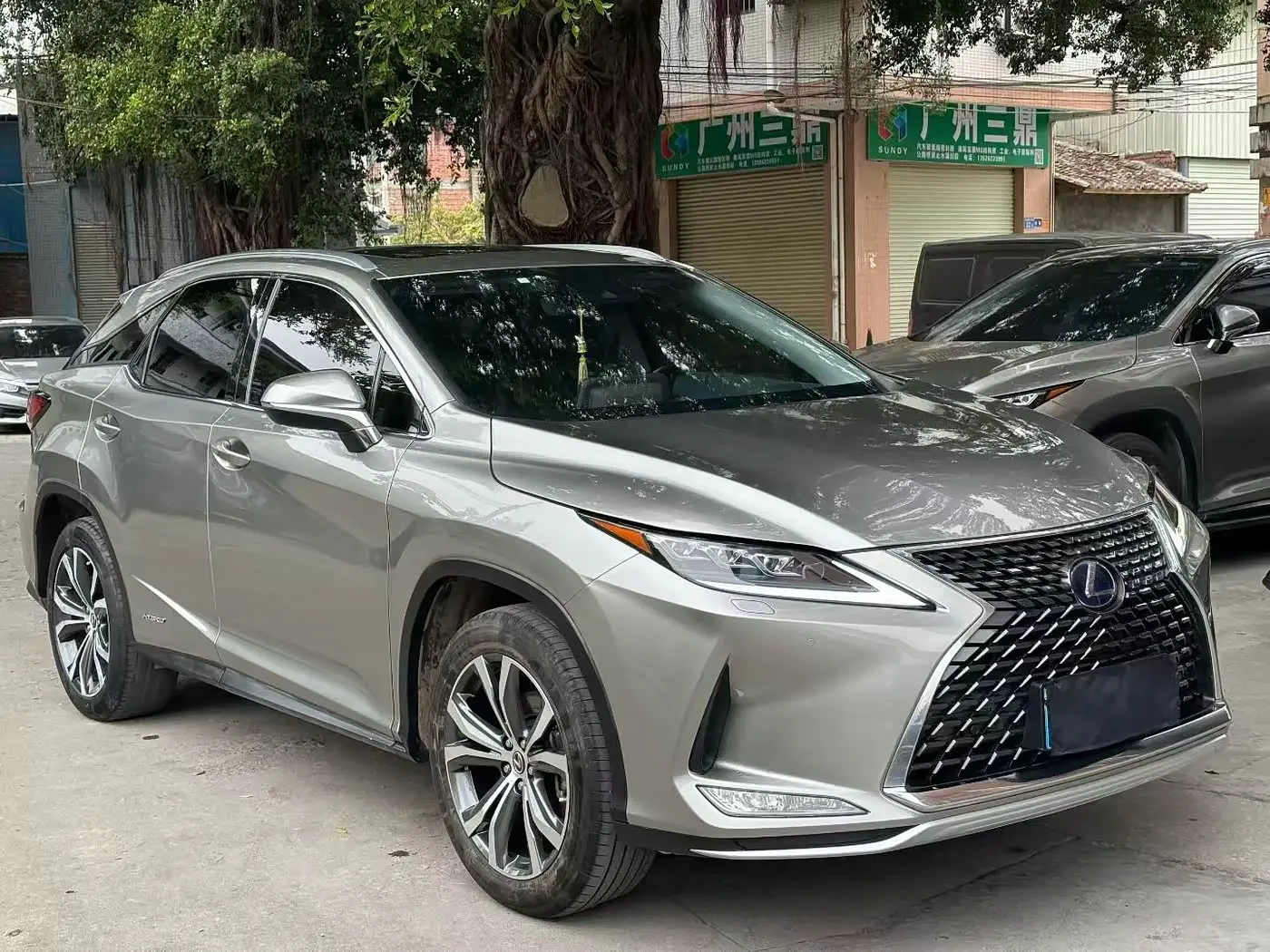 Lexus RX 2021 — Фото 3/9