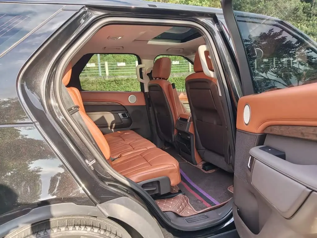 Land Rover Discovery 2017 — Photo 11/12