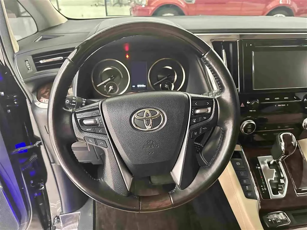 Toyota Alphard 2020 — Photo 6/18
