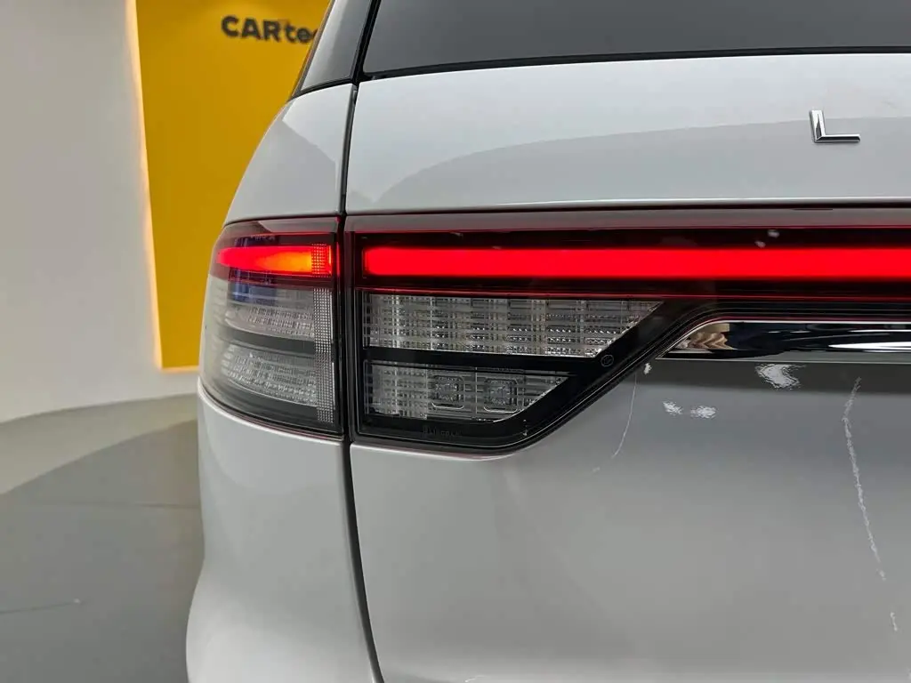 Lincoln Aviator 2021 — Şəkil 9/20