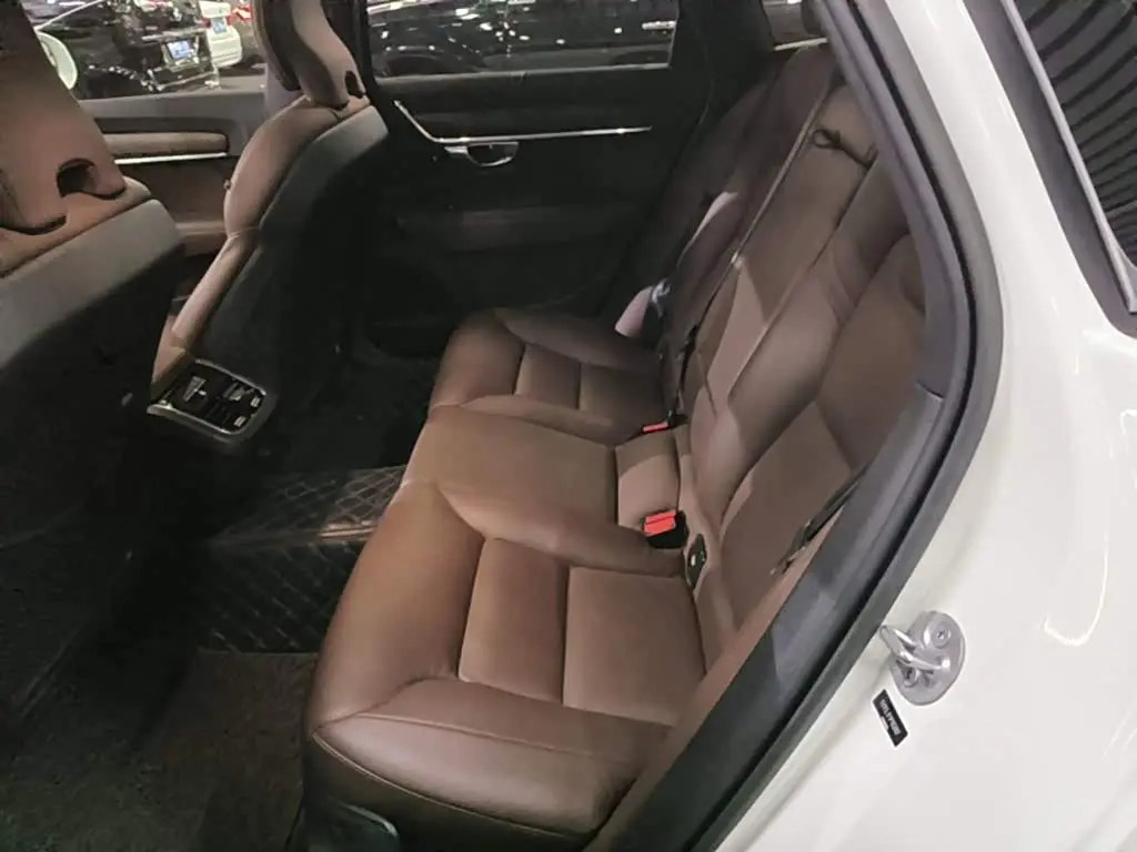 Volvo V90 2023 — Photo 13/20