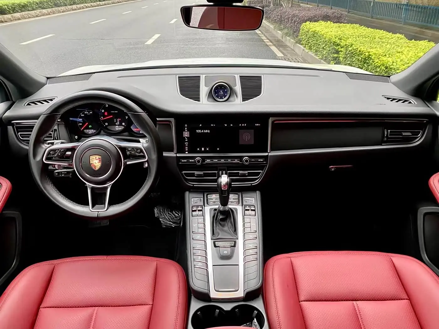 Porsche Macan 2020 — Photo 5/9
