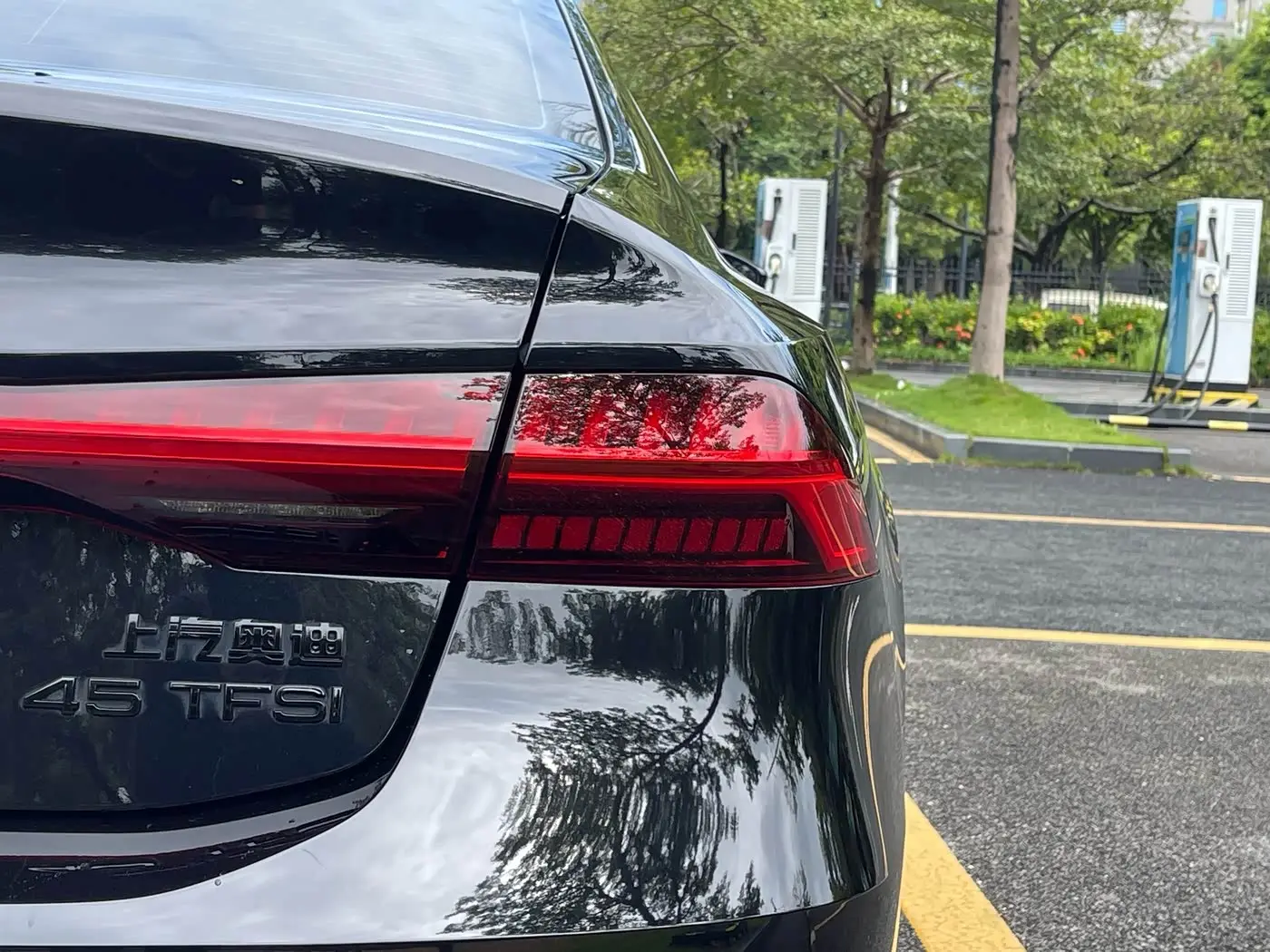 Audi A7L 2025 — Photo 10/20