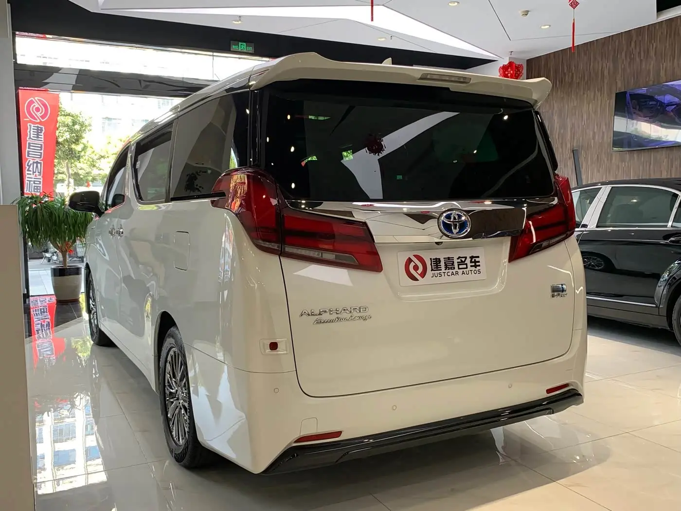 Toyota Alphard 2022 — Photo 3/13
