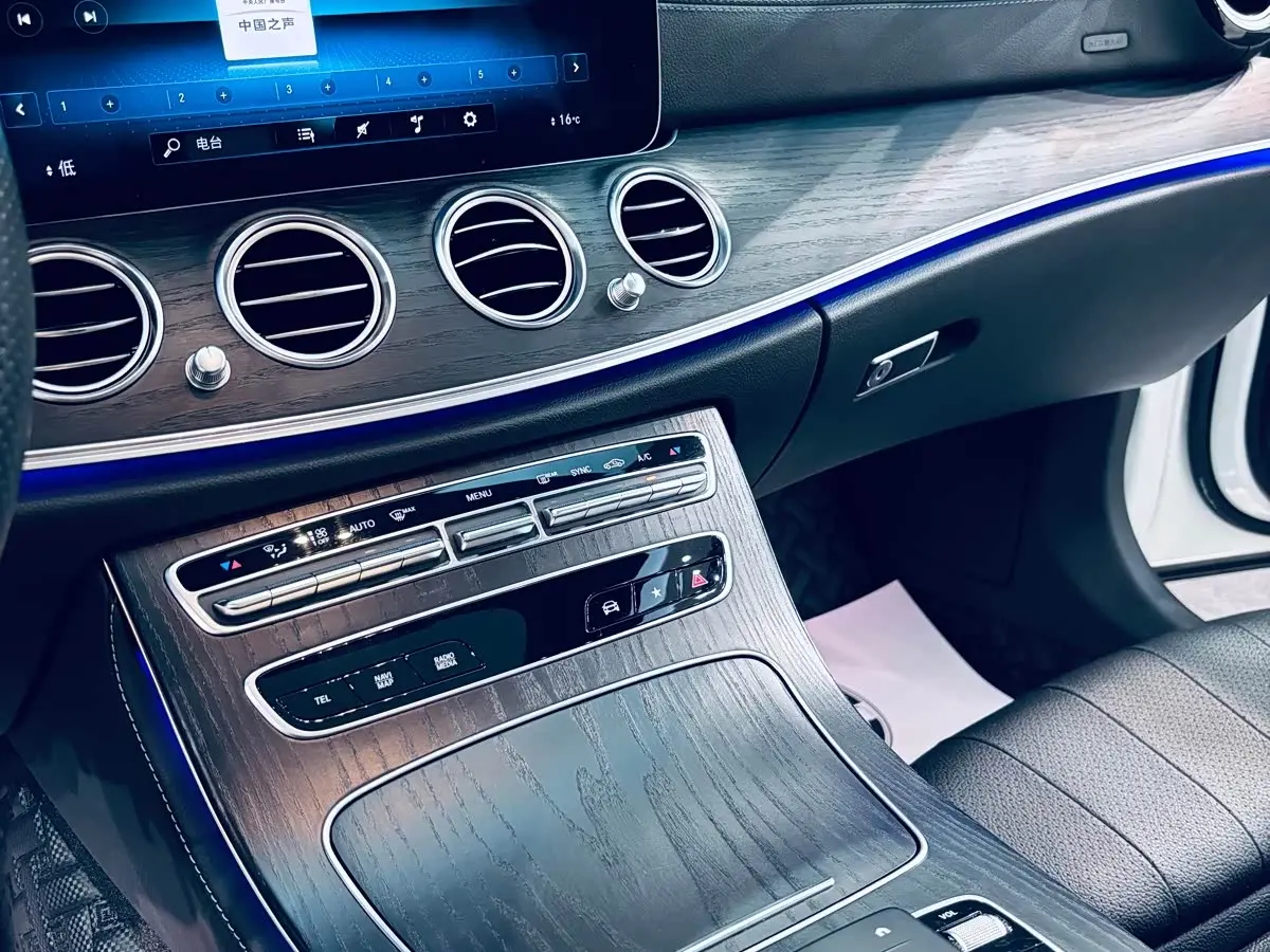 Mercedes-Benz E-Class 2022 — Фото 8/13
