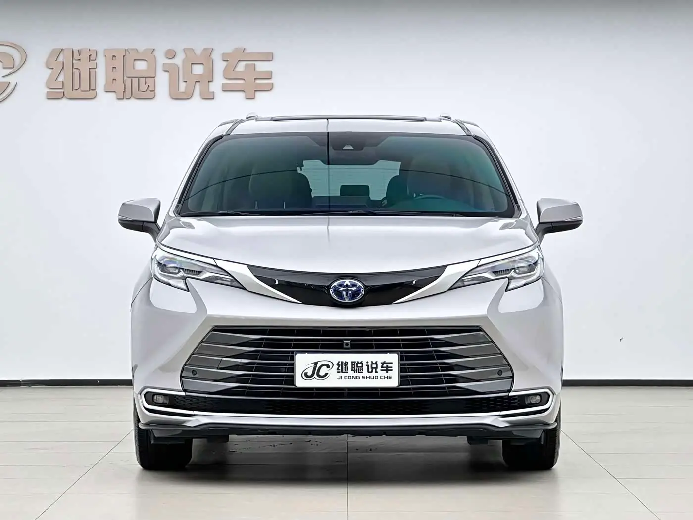 Toyota Sienna 2022 — Photo 2/17
