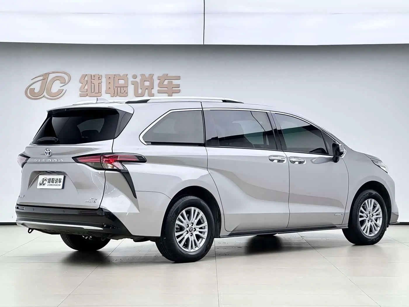 Toyota Sienna 2022 — Photo 4/17