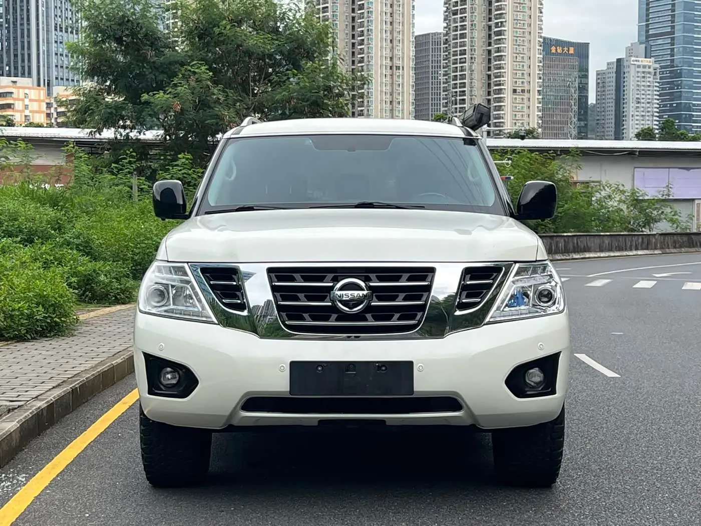 Nissan Patrol 2019 — Photo 2/17