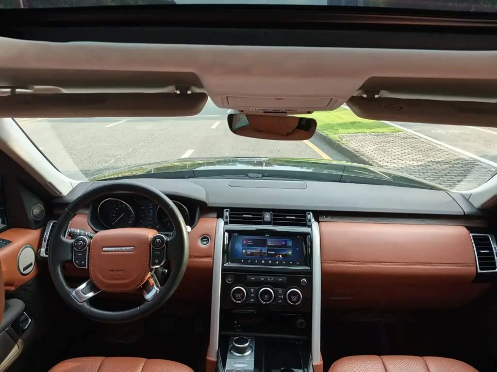 Land Rover Discovery 2017 — Photo 6/12