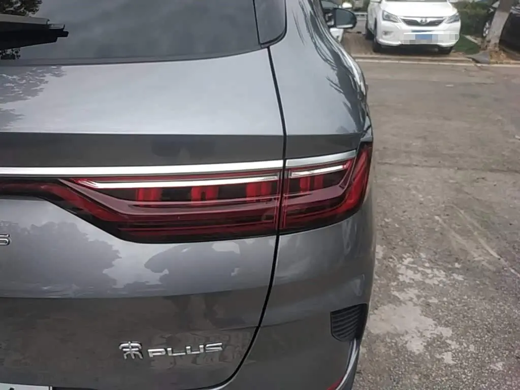 BYD Song PLUS PHEV 2023 — Photo 8/20