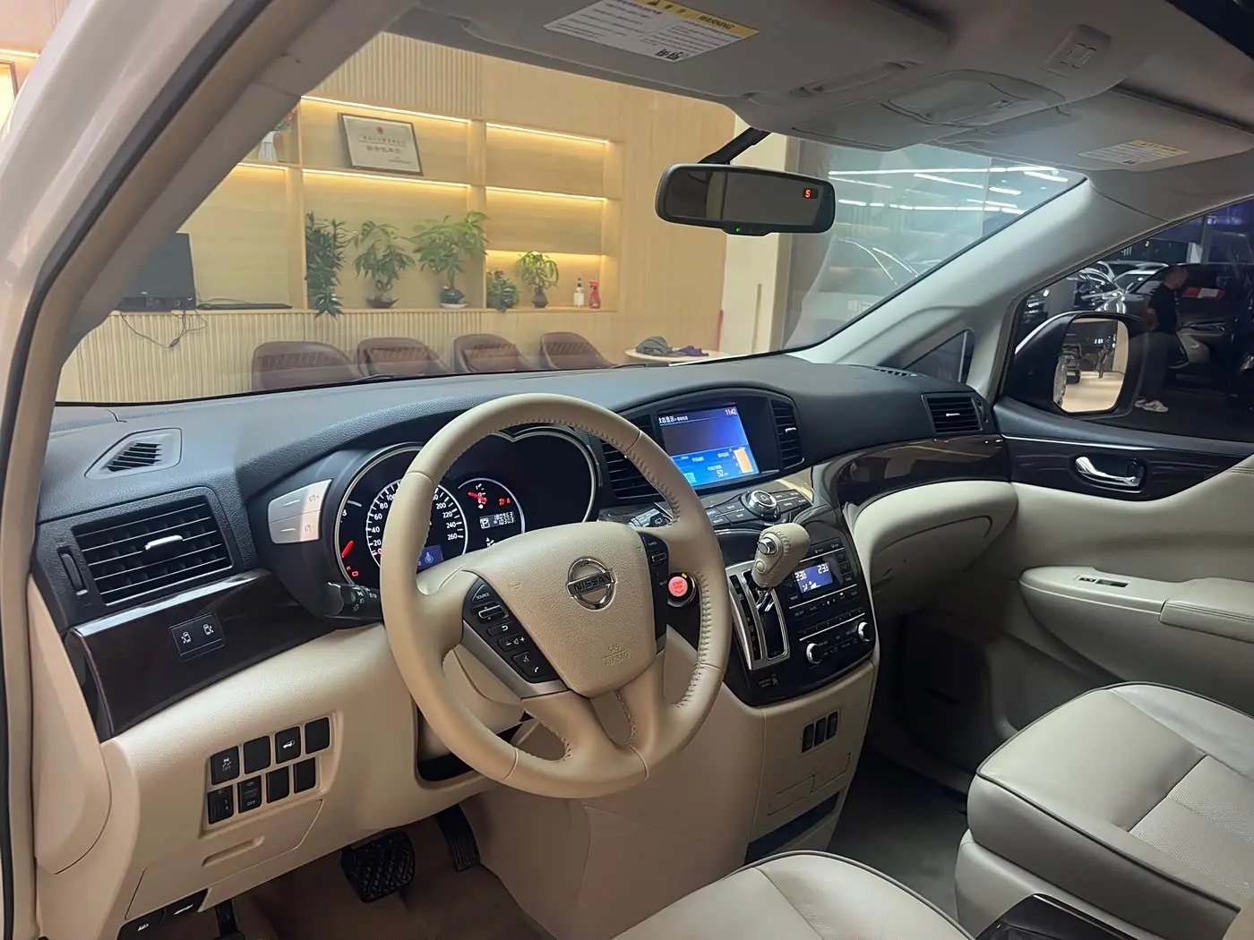 Nissan Quest 2016 — Photo 19/20