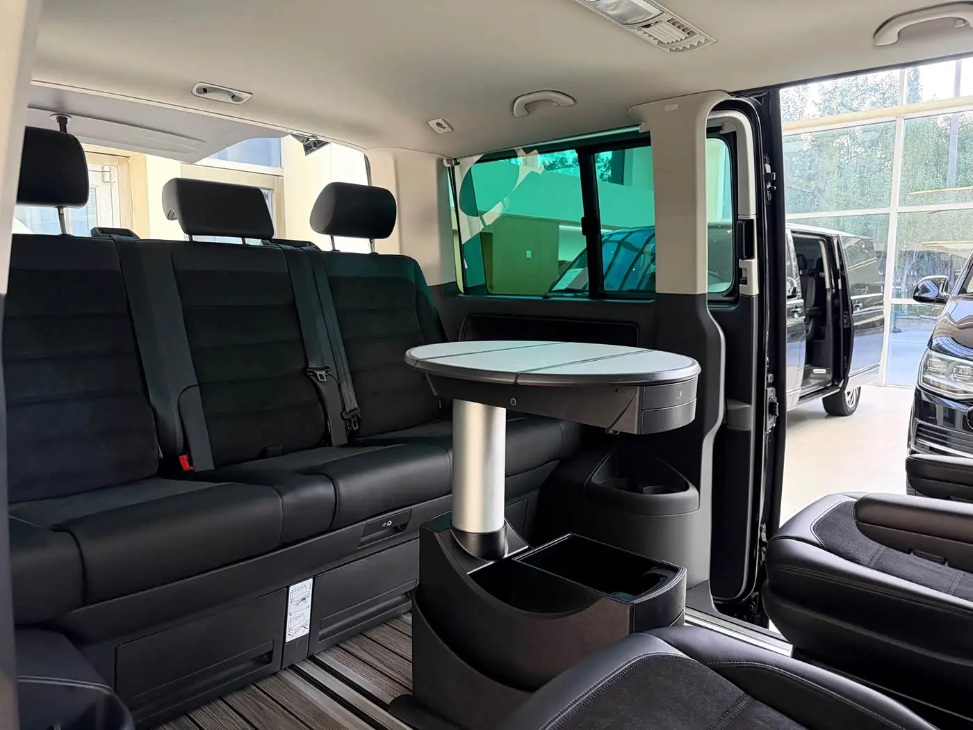 Volkswagen Multivan 2017 — ფოტო 10/20