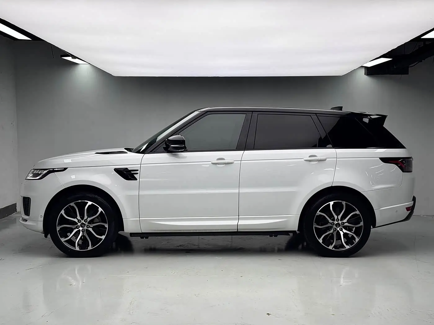 Land Rover Range Rover Sport 2021 — Фото 17/19