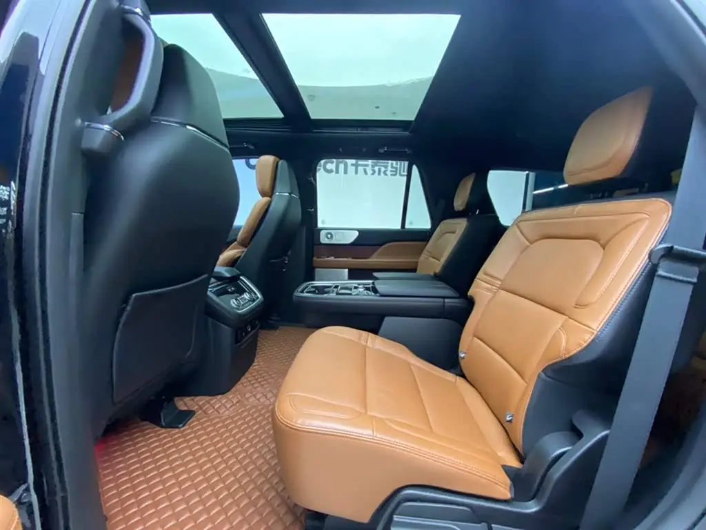 Lincoln Navigator 2021 — ფოტო 19/20
