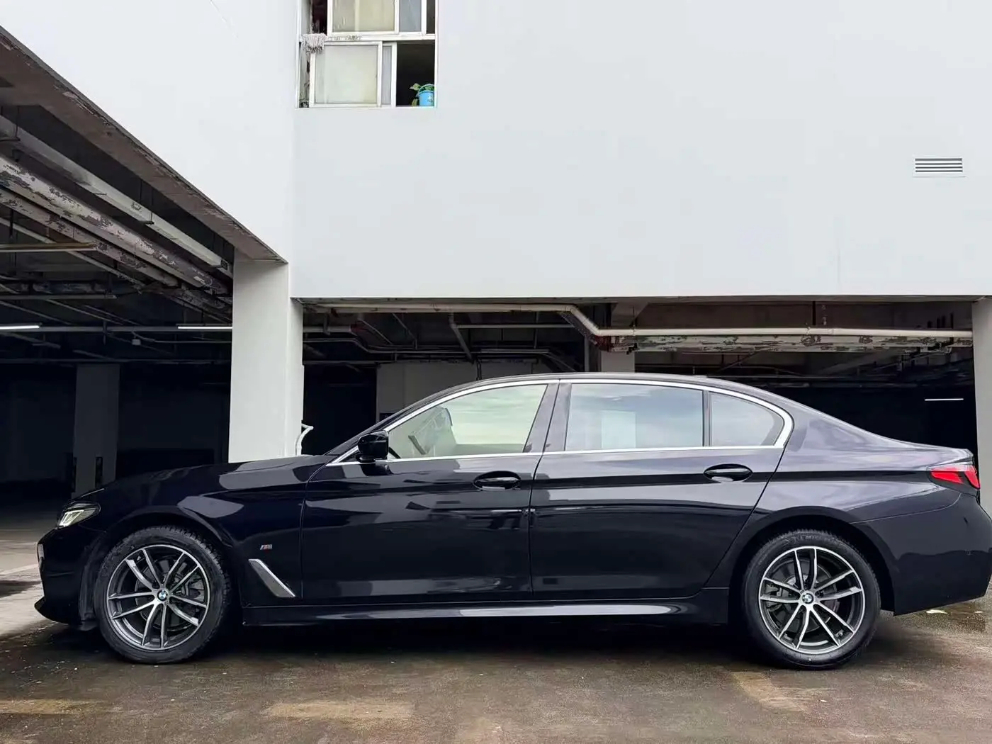 BMW 5 Series 2023 — Фото 15/16
