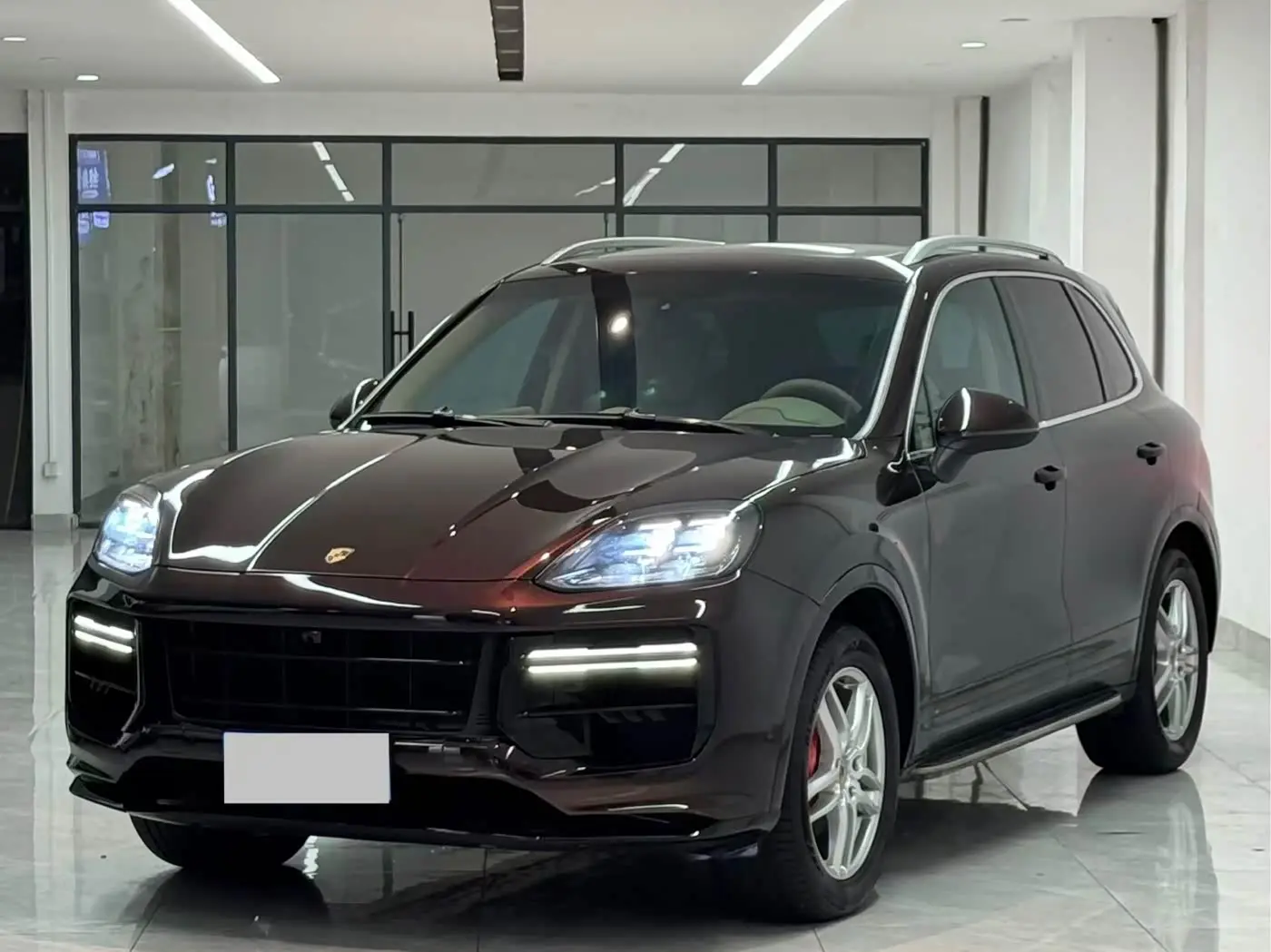 Porsche Cayenne 2017 — Фото 1/9
