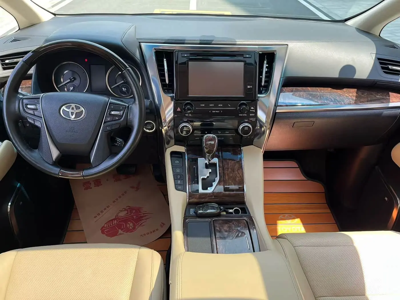 Toyota Alphard 2019 — Photo 4/6