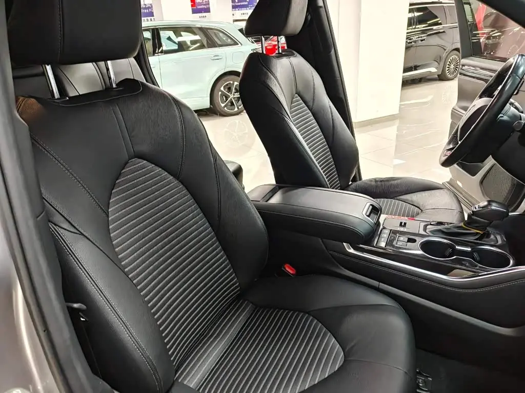 Toyota Crown Kluger 2022 — Photo 18/20