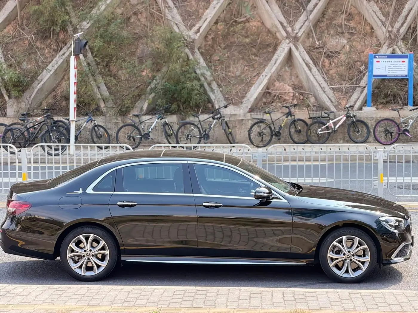 Mercedes-Benz E-Class 2024 — Фото 4/15