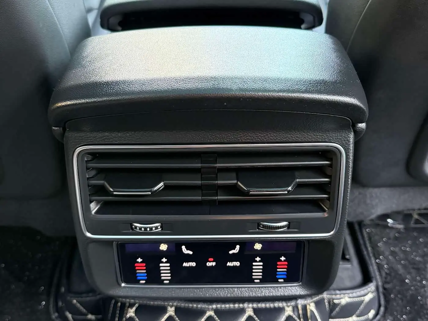 Audi Q7 2021 — Photo 11/20